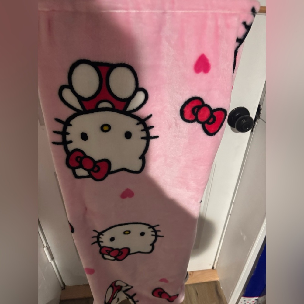 Hello kitty valentines blanket